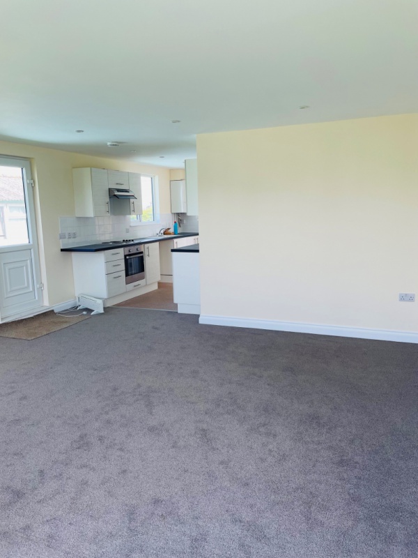 8VVEntranceKitchennew